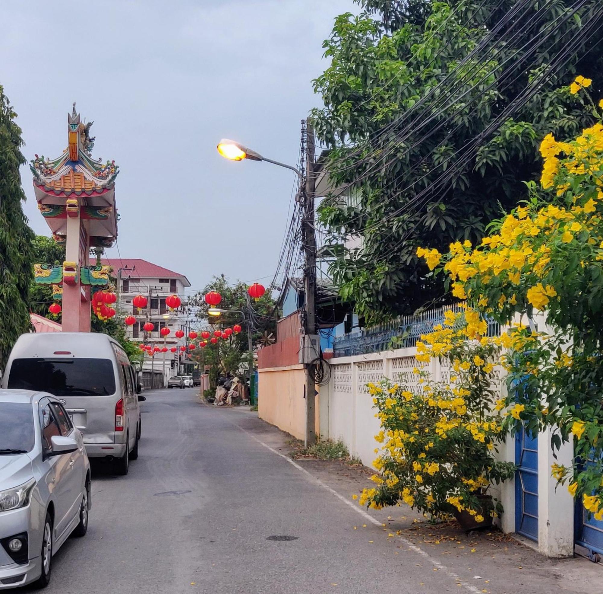 V House Hotel Ayutthaya Eksteriør billede